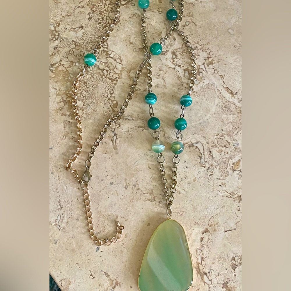 Rocks and Gems Canada Crystal Agate Pendant Necklace